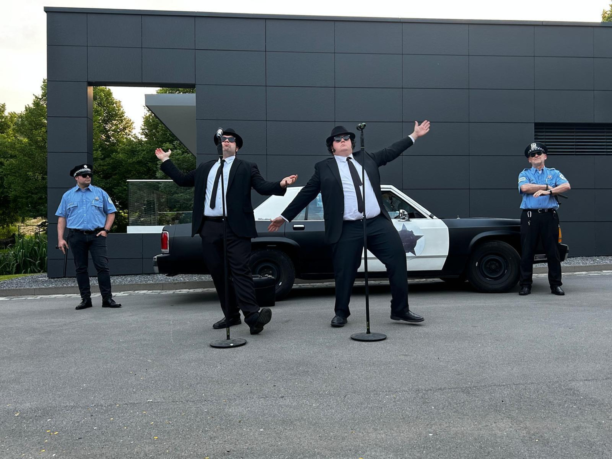 
Fotos: The Fantastic Blues Brothers Band/ Florian Bertrams/Dirk Krühler/ John Grant/ Reinhold Krossa/Florian Kaiser/ Anna G.
