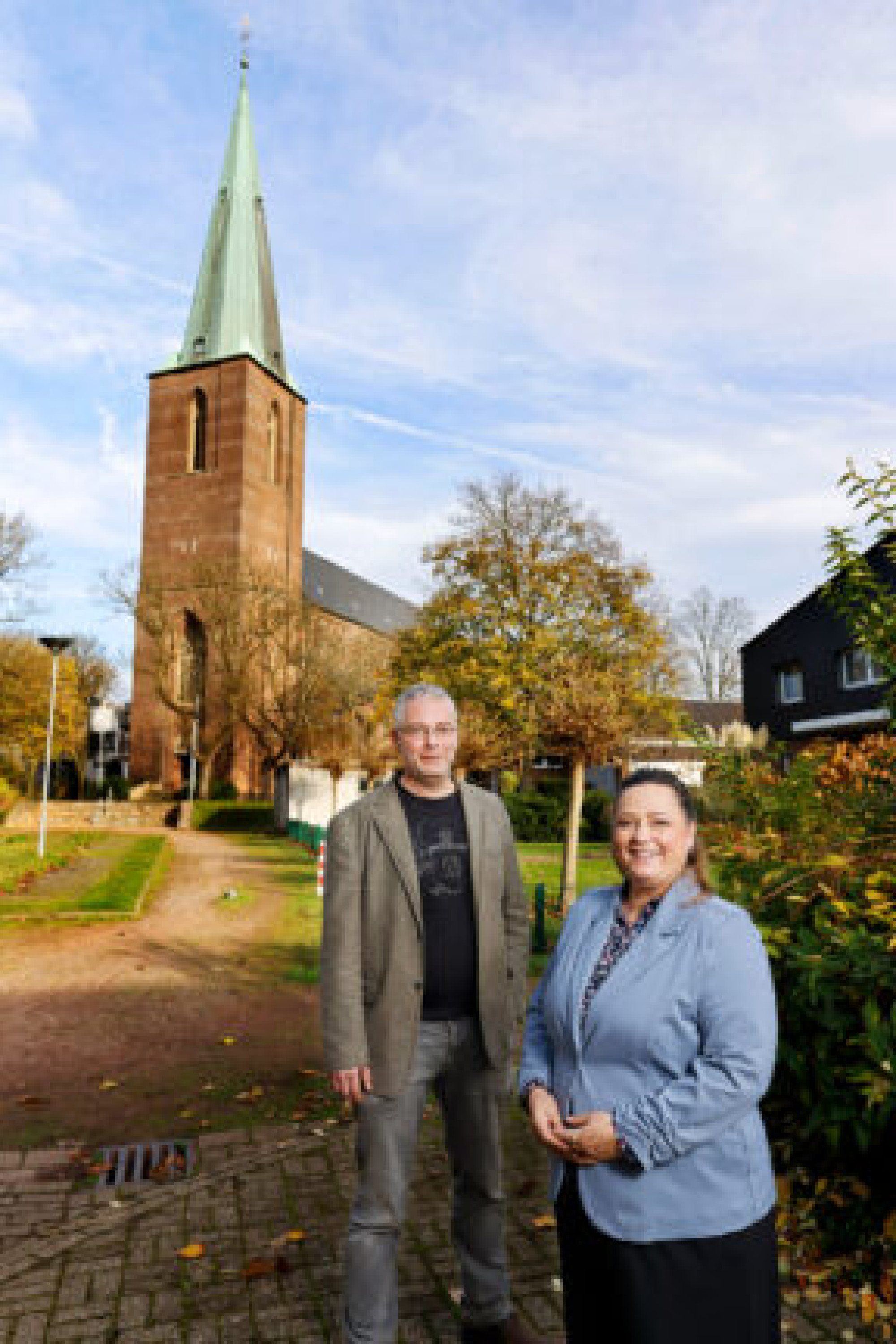 13.11.2025
Herten
Josef Kirche Herten
Geschäftsführer Lukas Braecklein von der Firma IPROTRON und Monika Knappkötter 
foto: copyright  marco stepniak  -  
mobil  +49 171 2771906 ,  marco@stepniak-bild.de